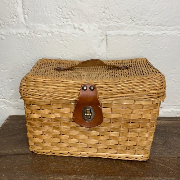 VTG Wicker Lidded Basket w/Leather & Brass Handle